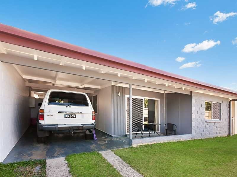 4B Leslie Street, Mooroobool QLD 4870