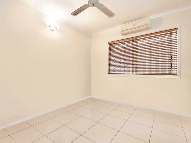 4B Leslie Street, Mooroobool QLD 4870