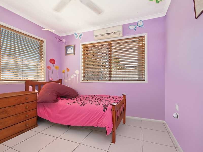 4B Leslie Street, Mooroobool QLD 4870