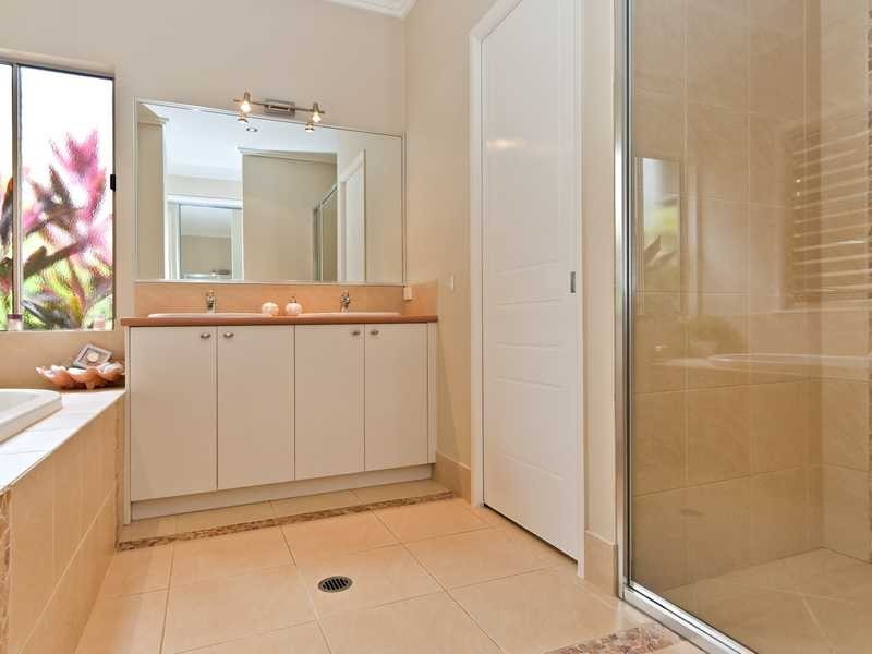 10 McColl Close, Redlynch QLD 4870