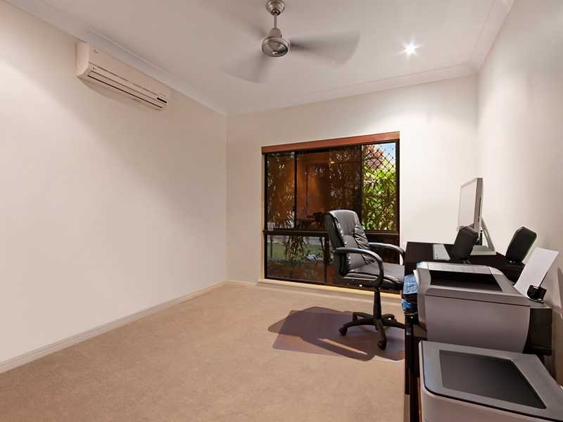 9 Abington Close, Redlynch QLD 4870