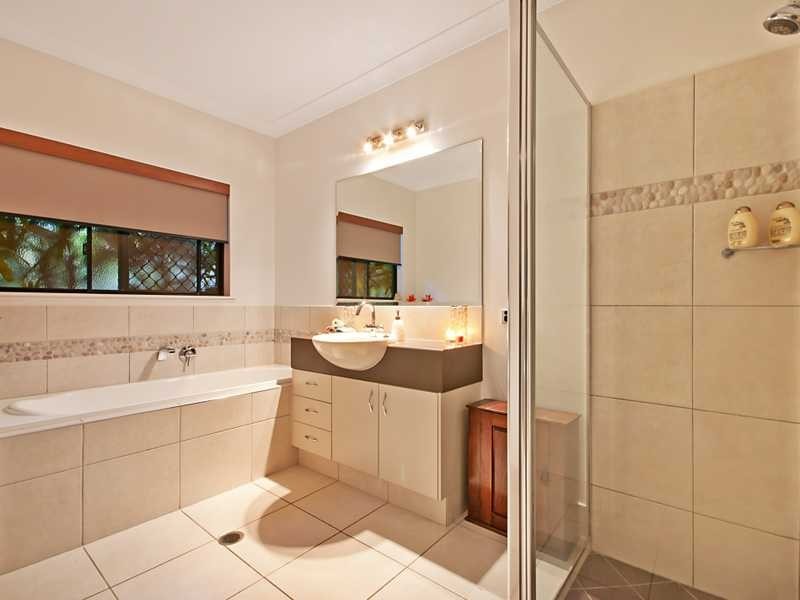 9 Abington Close, Redlynch QLD 4870