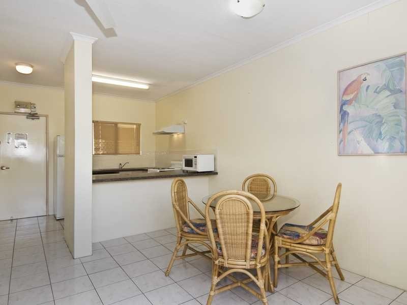 215/191 McLeod Street, Cairns North QLD 4870