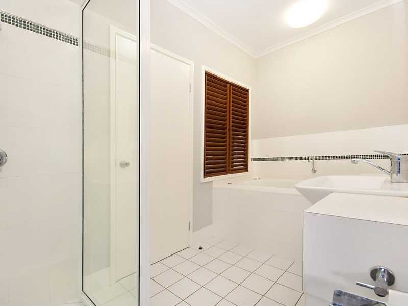 2/15 Clare Street, Cairns QLD 4870
