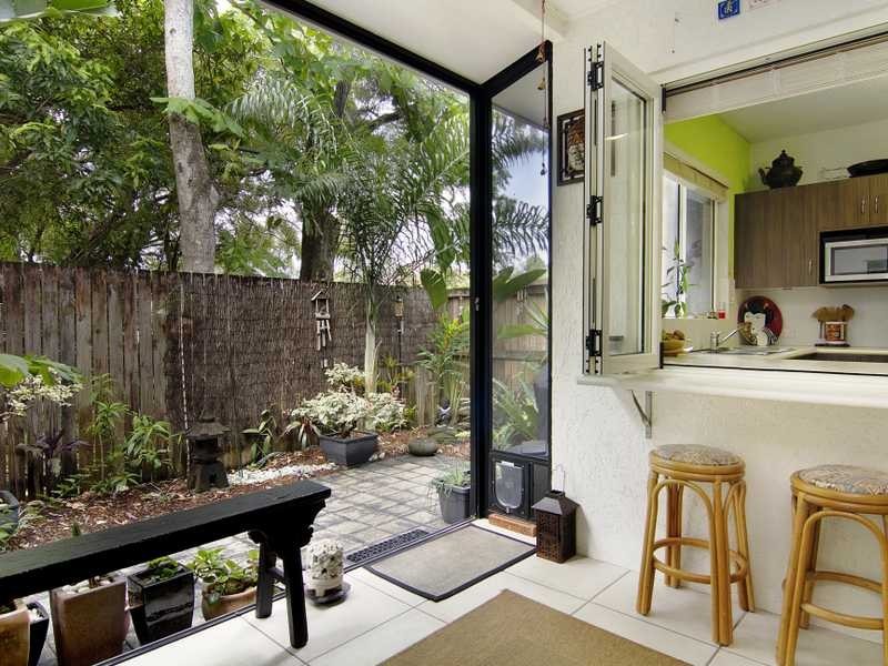 2/15 Thomas Street, Cairns North QLD 4870