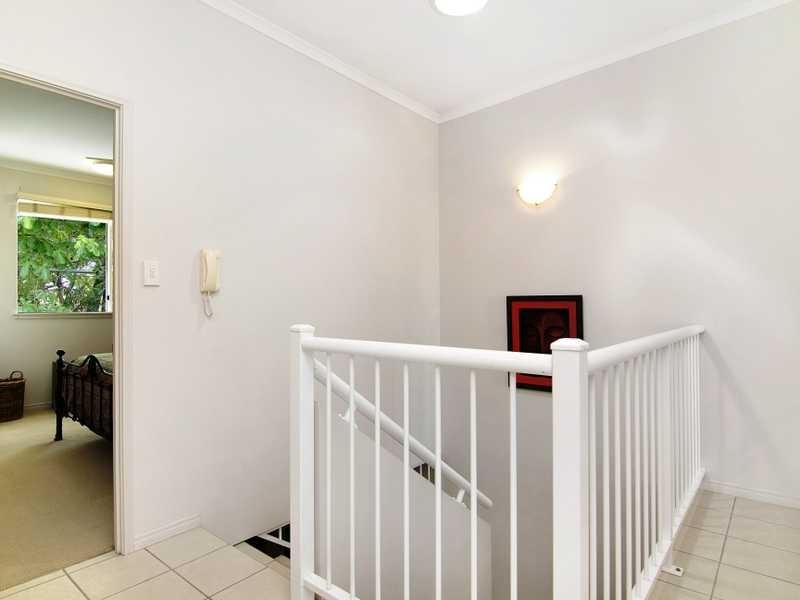 2/15 Thomas Street, Cairns North QLD 4870