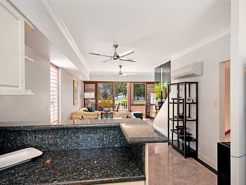 10/267 Esplanade, Cairns North QLD 4870