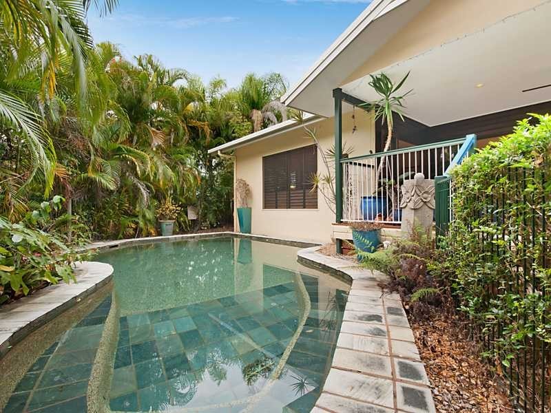 1 Russellia Street, Redlynch QLD 4870
