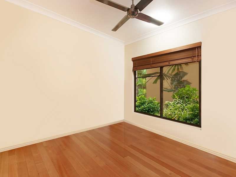 1 Russellia Street, Redlynch QLD 4870