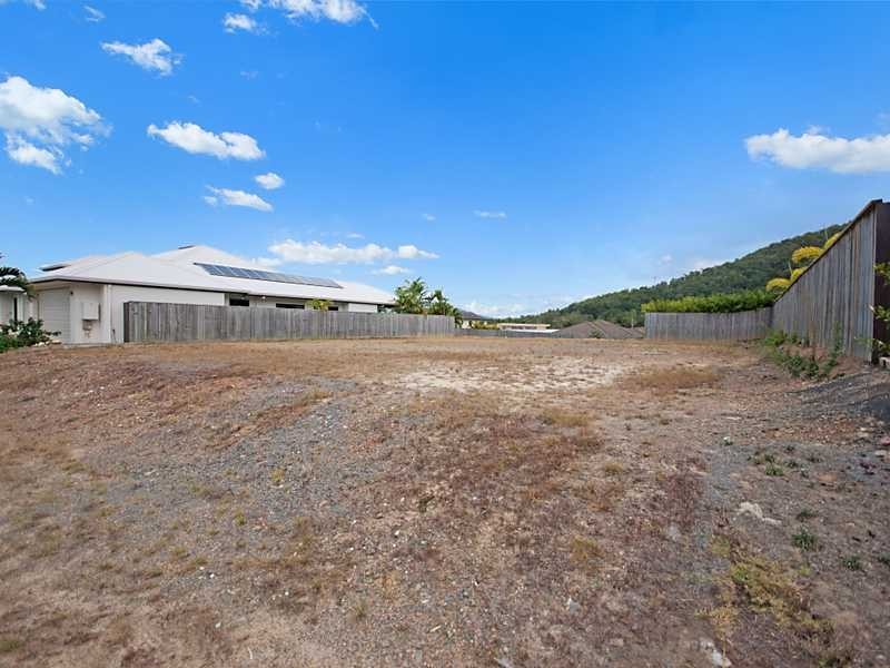11 Greenvale Close, Smithfield QLD 4878