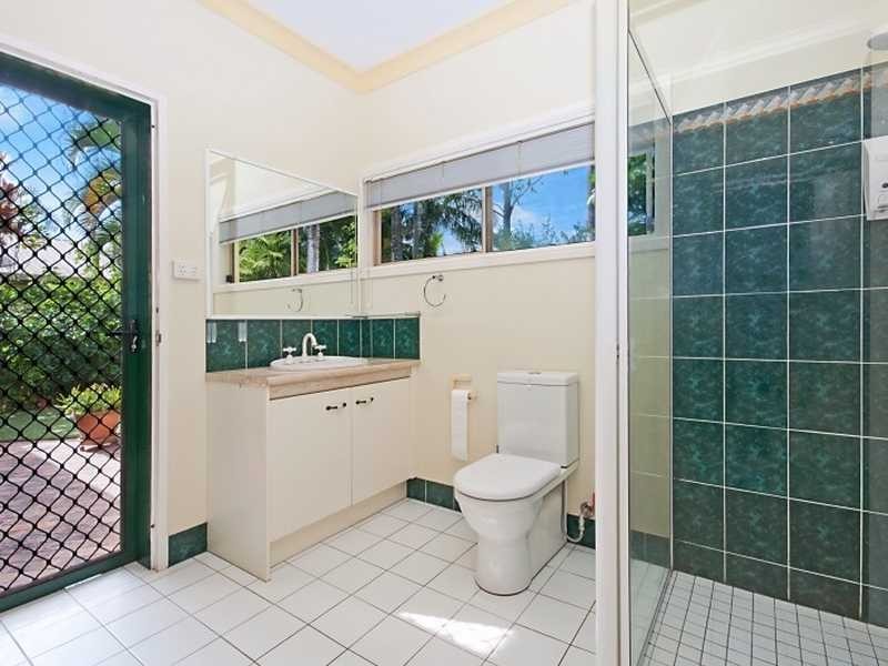 35 Summer Hill Drive, Mooroobool QLD 4870