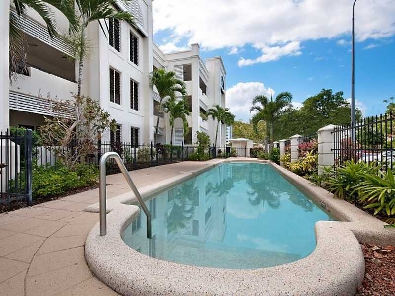 18/304-308 Lake Street, Cairns North QLD 4870
