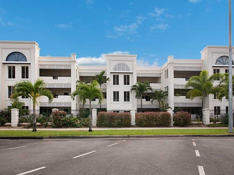 18/304-308 Lake Street, Cairns North QLD 4870