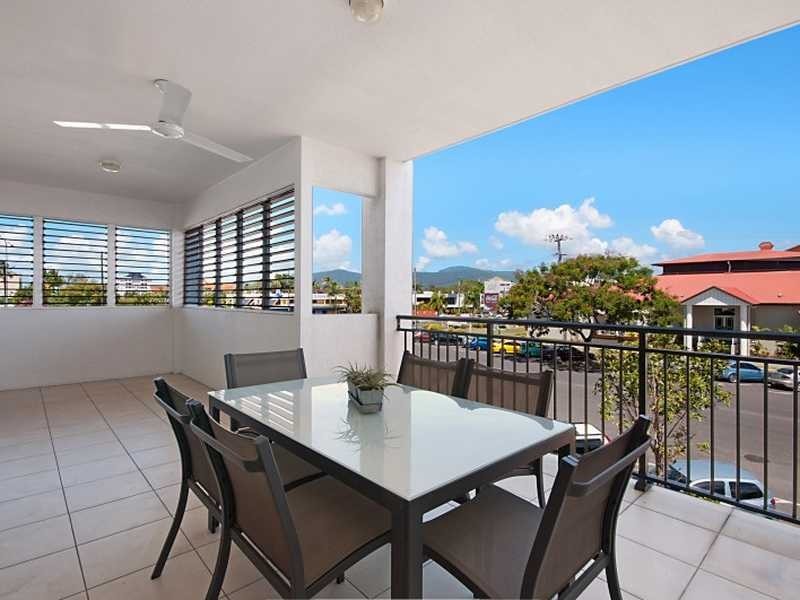 8/18 Smith Street, Cairns North QLD 4870