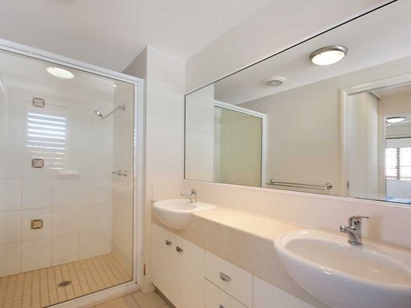 8/18 Smith Street, Cairns North QLD 4870