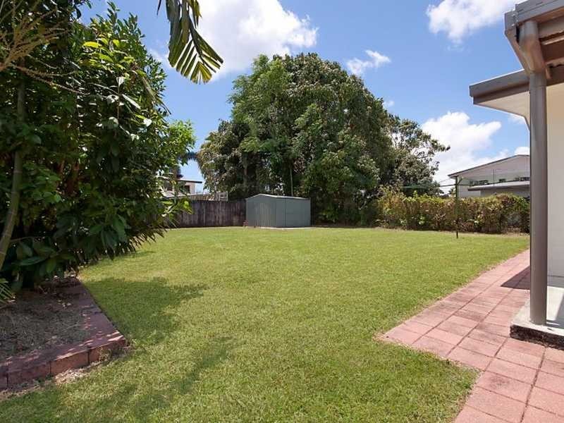 2 Denman Close, Manoora QLD 4870