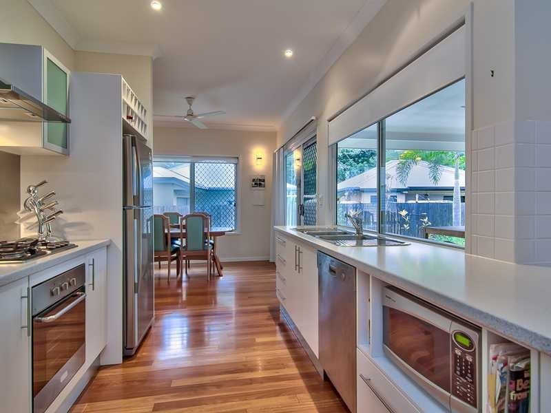 3 Davidson Close, Redlynch QLD 4870