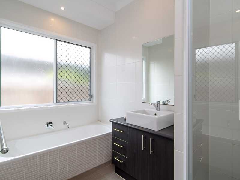 3 Davidson Close, Redlynch QLD 4870
