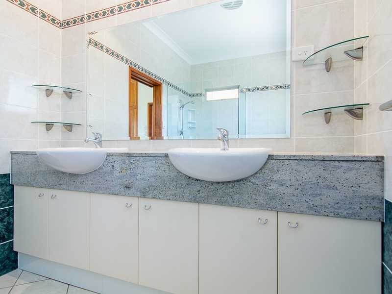 26 Koppen Terrace, Mooroobool QLD 4870