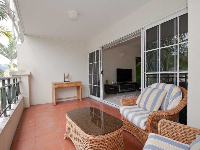 42/327 Lake Street, Cairns North QLD 4870