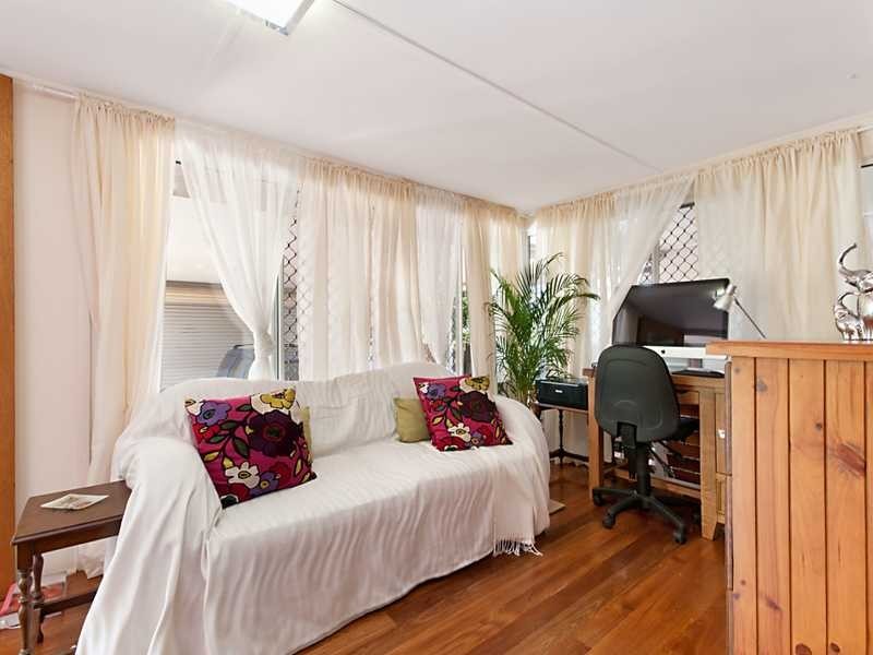 169 Jensen Street, Whitfield QLD 4870