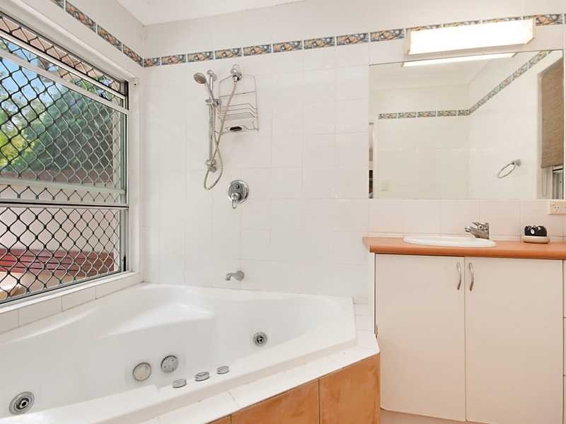 169 Jensen Street, Whitfield QLD 4870