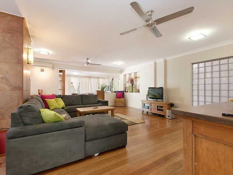 169 Jensen Street, Whitfield QLD 4870