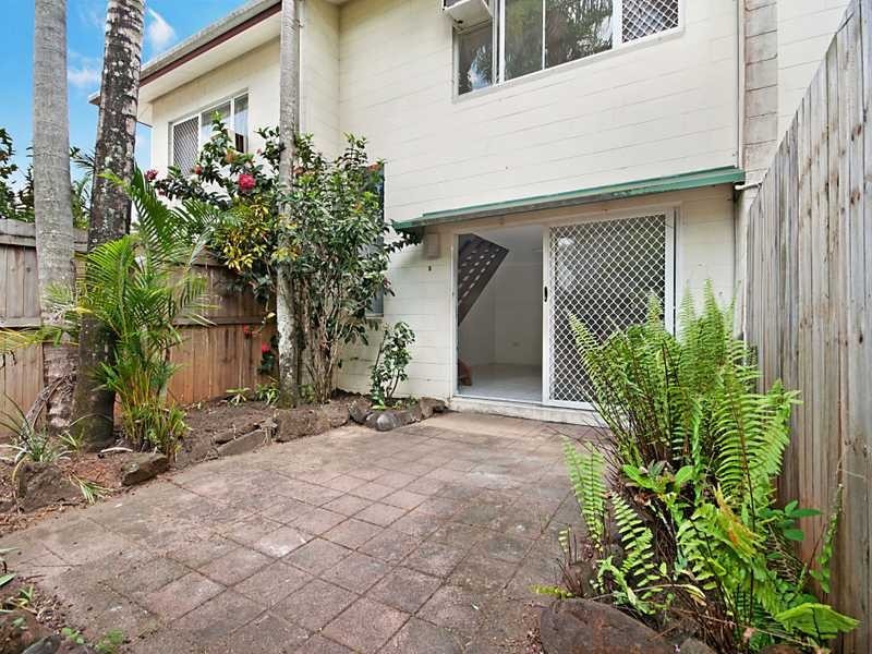 2/126 Pease Street, Manoora QLD 4870