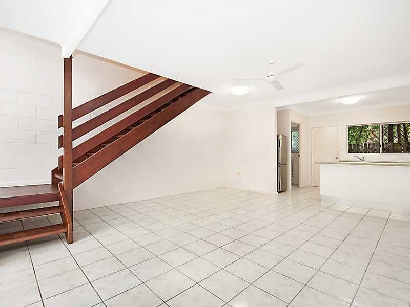 2/126 Pease Street, Manoora QLD 4870