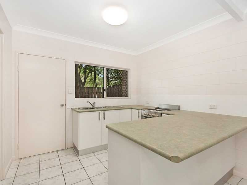2/126 Pease Street, Manoora QLD 4870