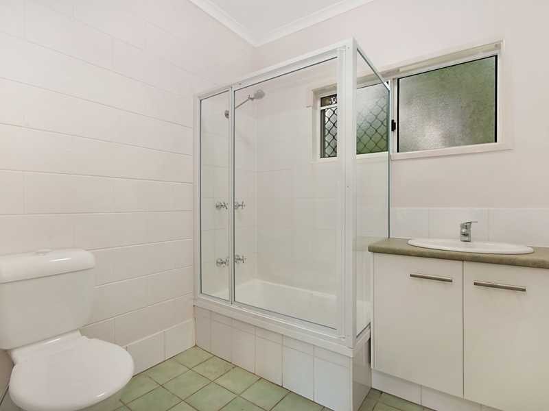 2/126 Pease Street, Manoora QLD 4870