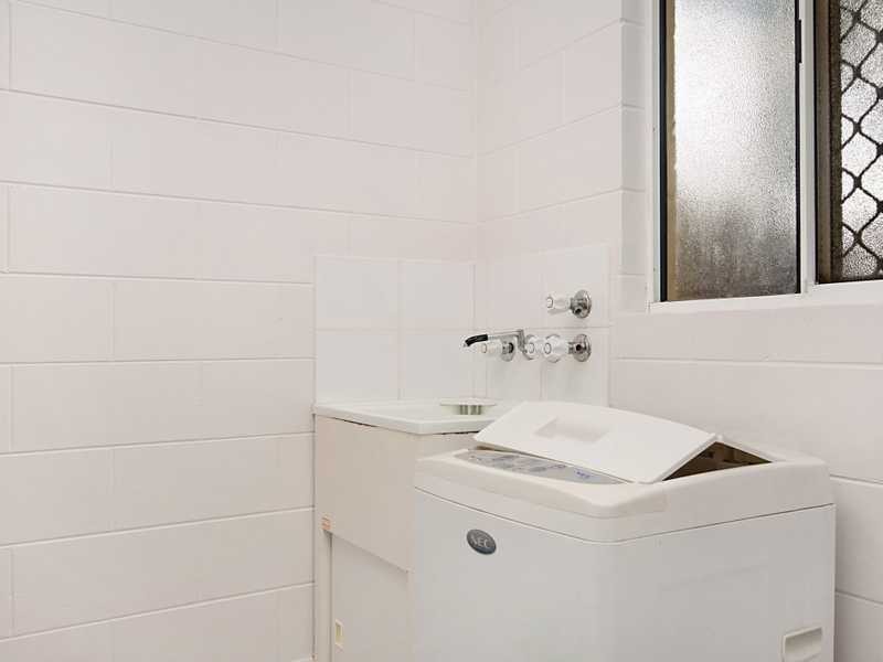 2/126 Pease Street, Manoora QLD 4870