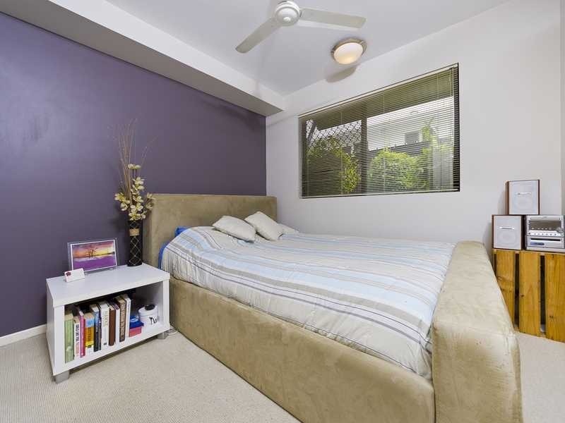 17/349-351 Lake Street, Cairns North QLD 4870