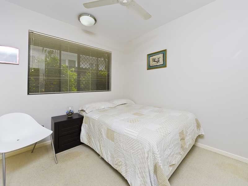 17/349-351 Lake Street, Cairns North QLD 4870