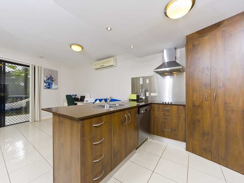 17/349-351 Lake Street, Cairns North QLD 4870
