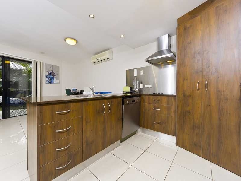 17/349-351 Lake Street, Cairns North QLD 4870