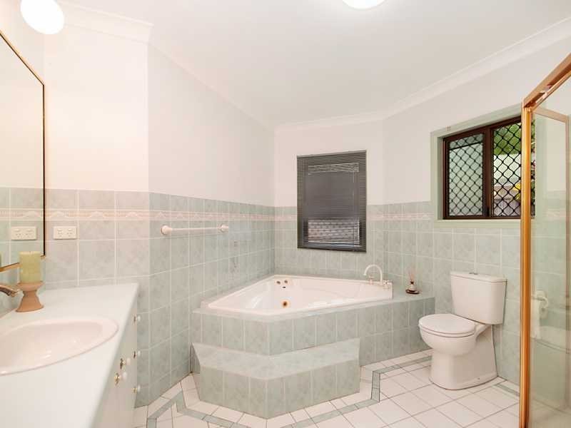 16 Red Bluff Crescent, Kamerunga QLD 4870