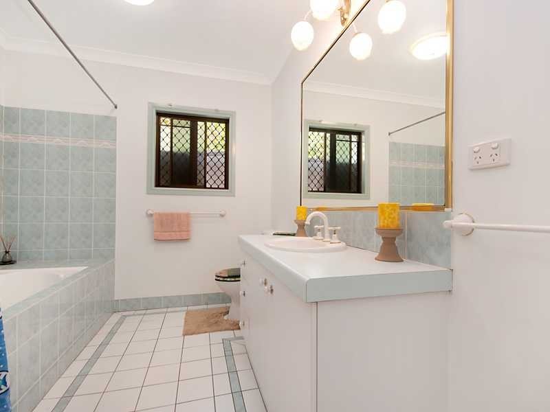 16 Red Bluff Crescent, Kamerunga QLD 4870