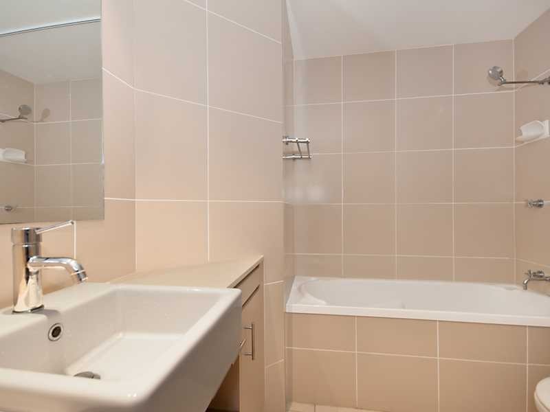 220/12 Gregory Street, Cairns QLD 4870