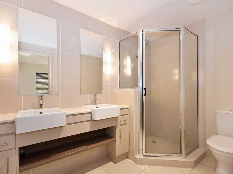 220/12 Gregory Street, Cairns QLD 4870