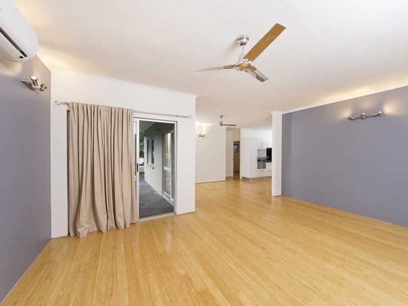 8 Longden Street, Brinsmead QLD 4870