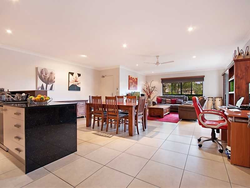 2/27-29 Pembroke Street, Parramatta Park QLD 4870