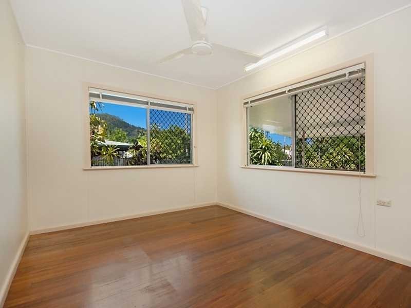 294 Pease Street, Edge Hill QLD 4870