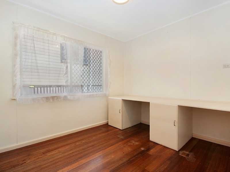 294 Pease Street, Edge Hill QLD 4870