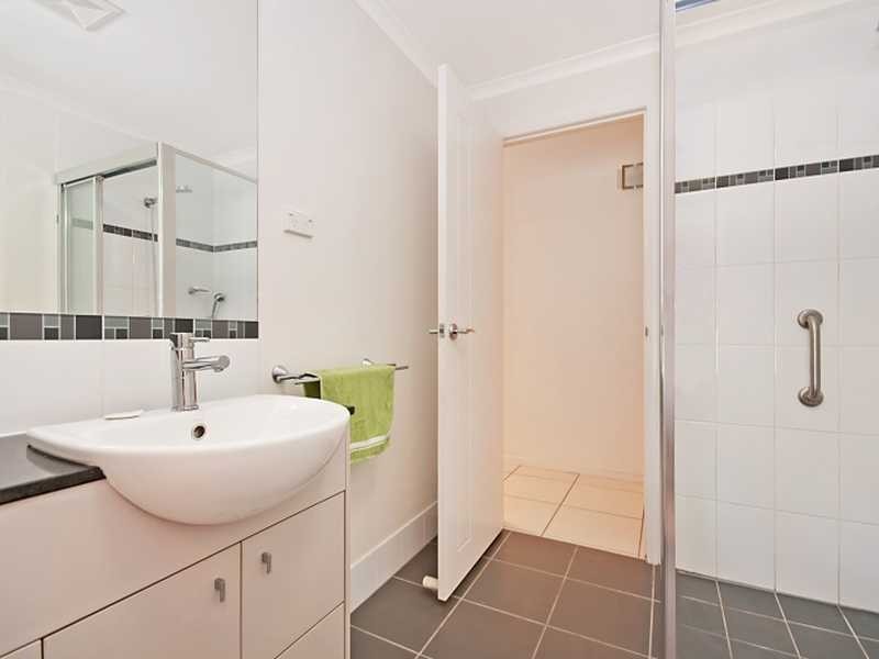 4/172 McLeod Street, Cairns North QLD 4870