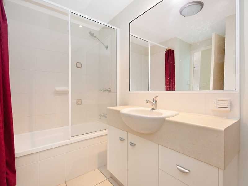 3/18 Smith Street, Cairns North QLD 4870