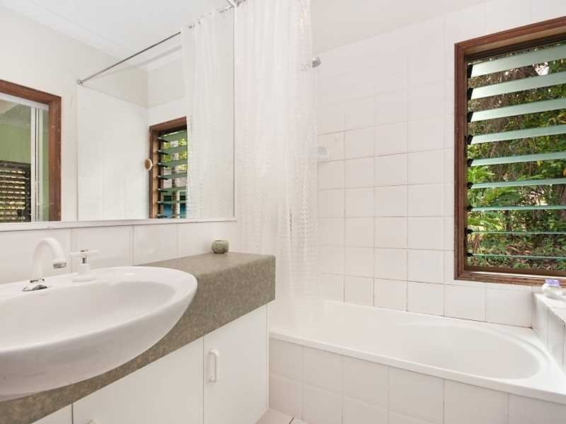 8 Willandra Court, Caravonica QLD 4878