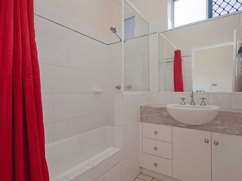 4/306 Pease Street, Edge Hill QLD 4870