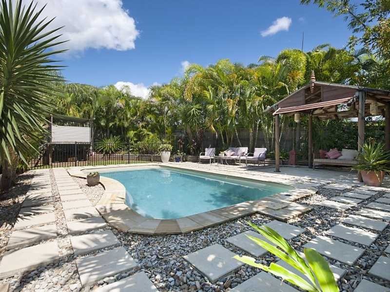 18 Elphinstone Street, Kanimbla QLD 4870