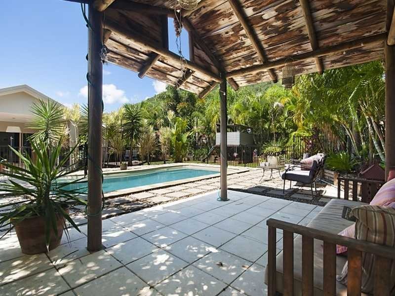 18 Elphinstone Street, Kanimbla QLD 4870